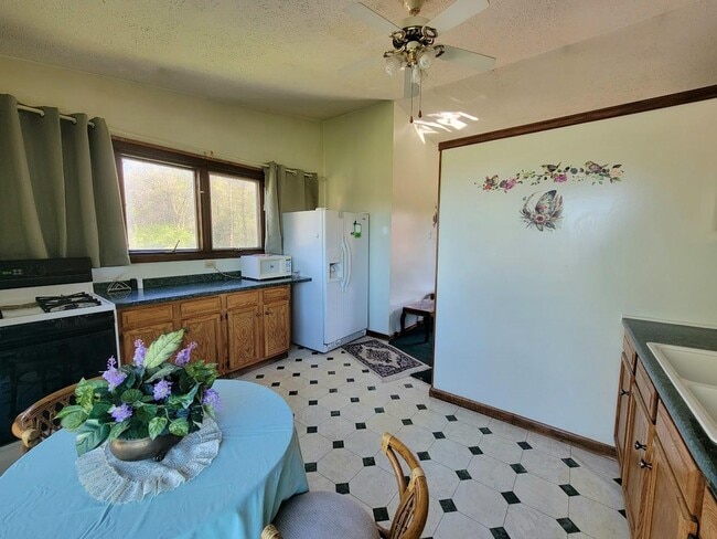 Building Photo - 4482 Ridgedale Dr