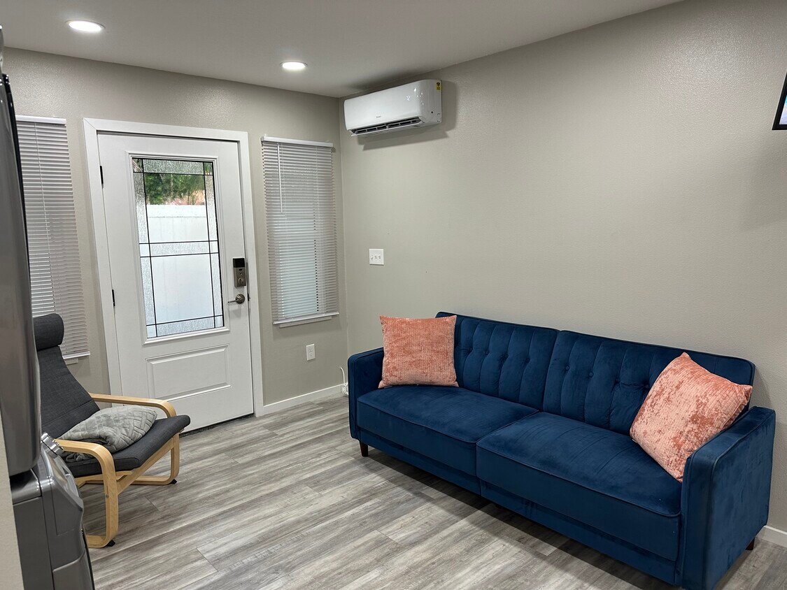 Foto principal - 7020 Mango Ave S