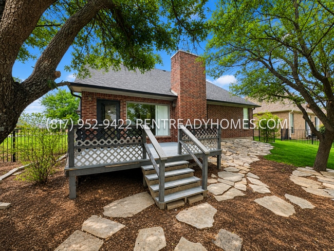 Building Photo - 4901 Lakeside Dr