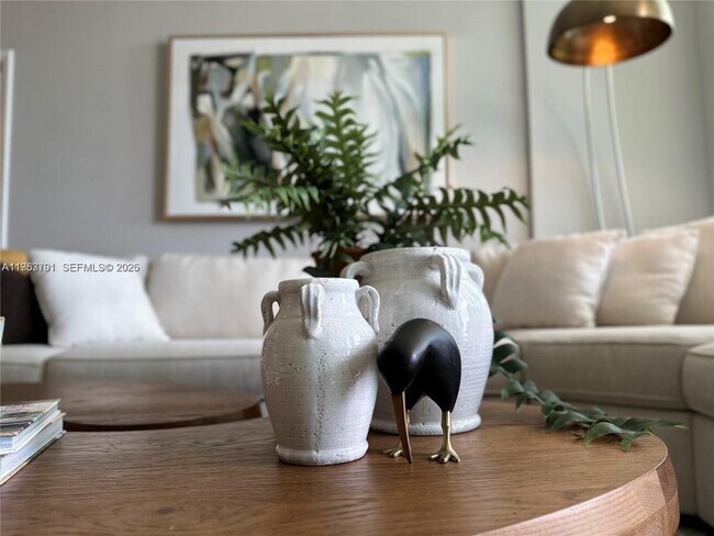 Foto del edificio - 79 SW 12th St