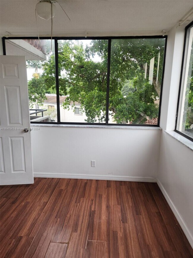 Foto del edificio - 4222 Inverrary Blvd