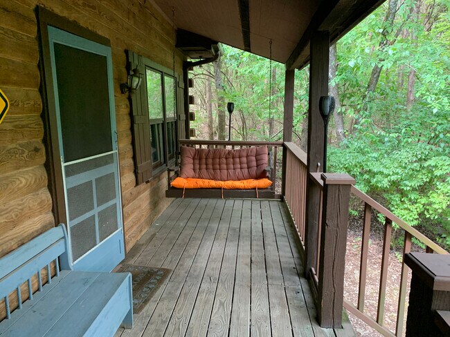 Foto del edificio - 215 J B Hood Dr