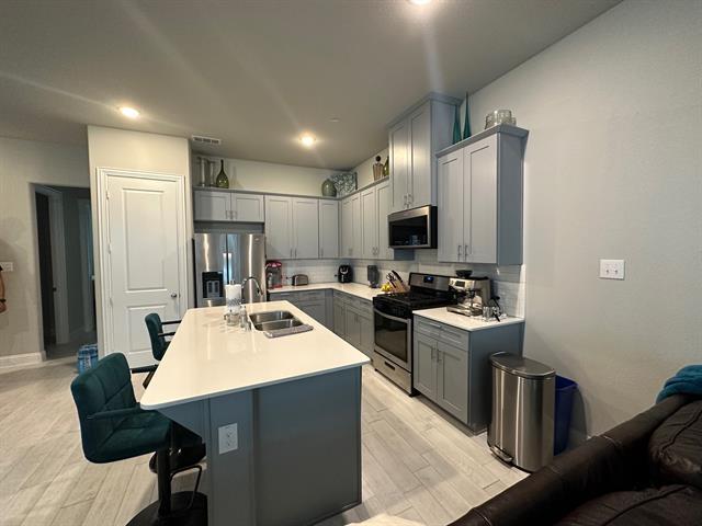 Foto del edificio - 4135 Wetstone Ln