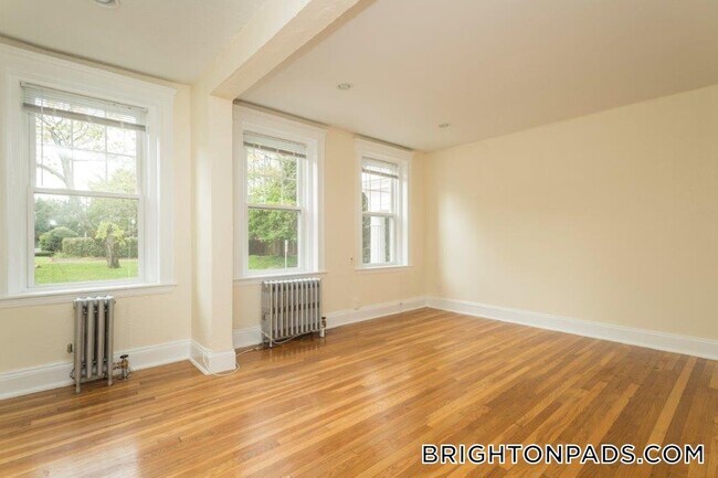 Building Photo - 288 Chestnut Hill Ave