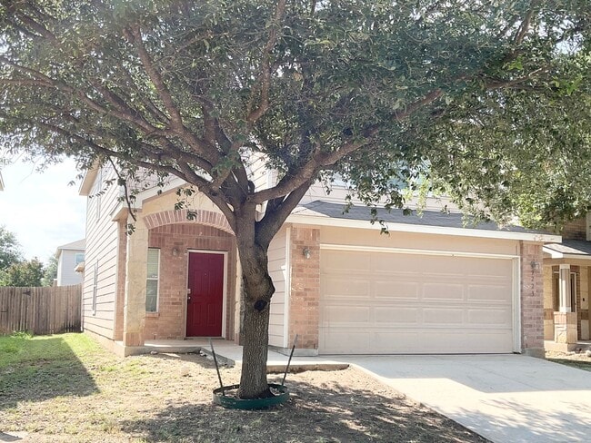 Building Photo - Fantastic 4/3 located in the beautiful Sil...