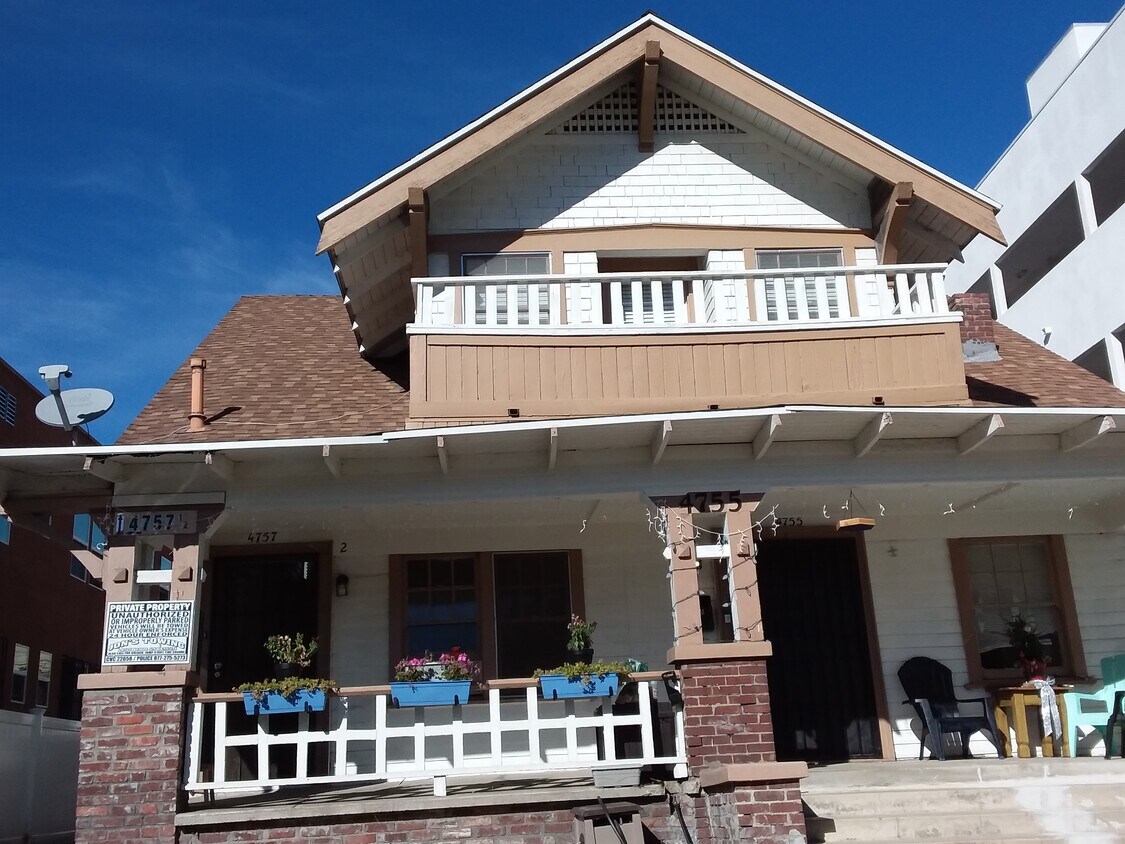 Building Photo - 4757 Elmwood Ave