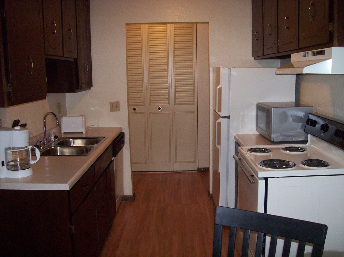 Building Photo - 511 Westview Dr