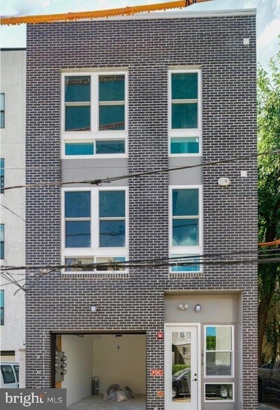 Building Photo - 1513 W Girard Ave