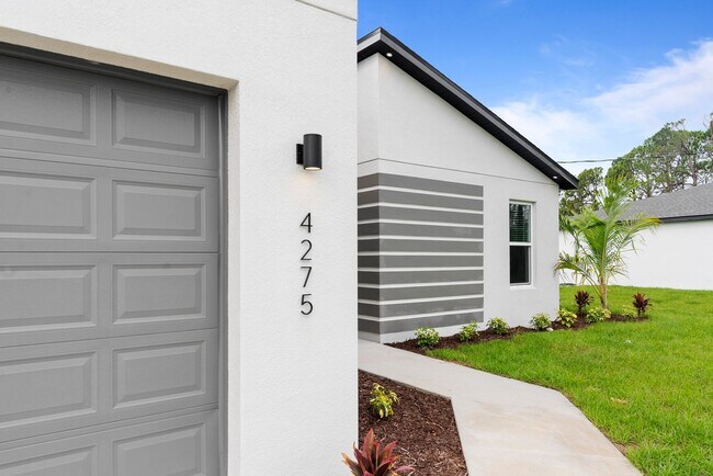 Building Photo - Deposit-Free! Modern, energy efficient hom...