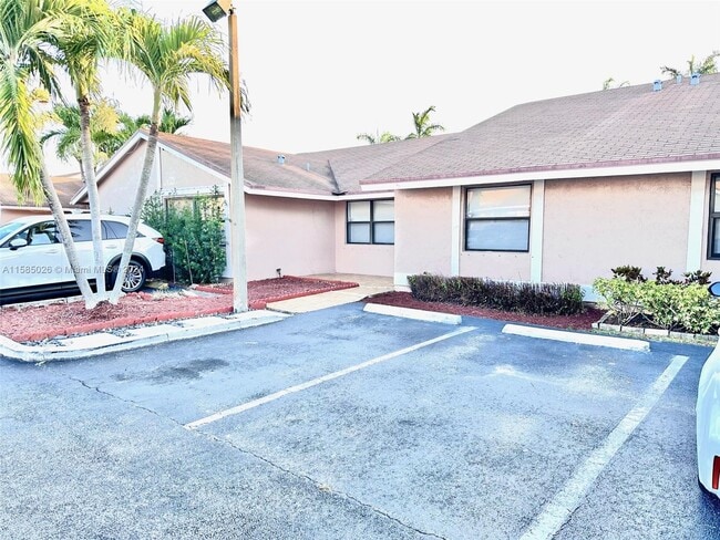 Building Photo - 7680 SW 156th Ct