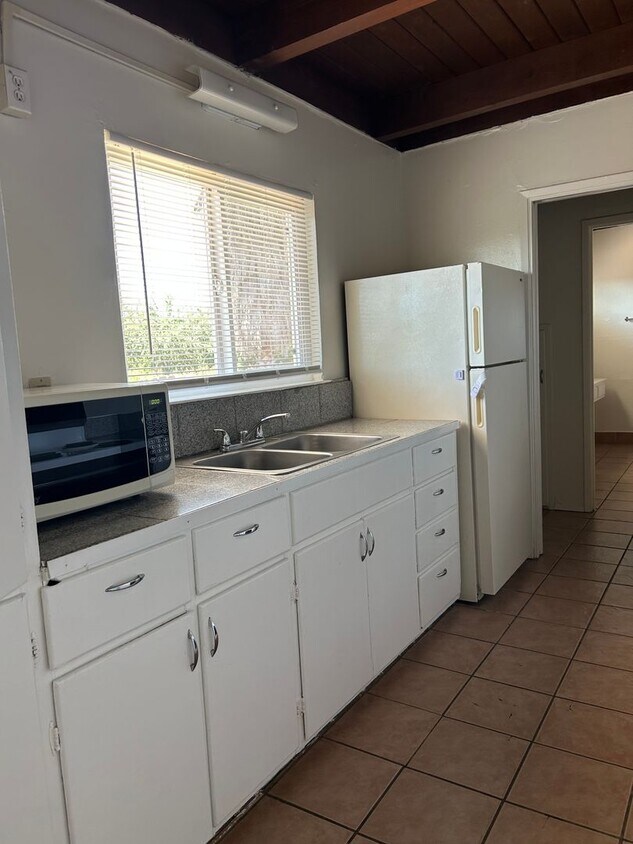 Foto principal - Duplex, 1 bed 1 bath