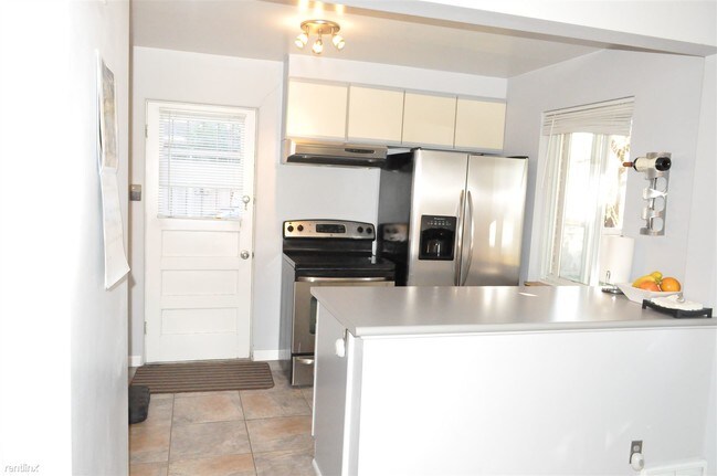 Foto del edificio - 787 Ivanhoe St