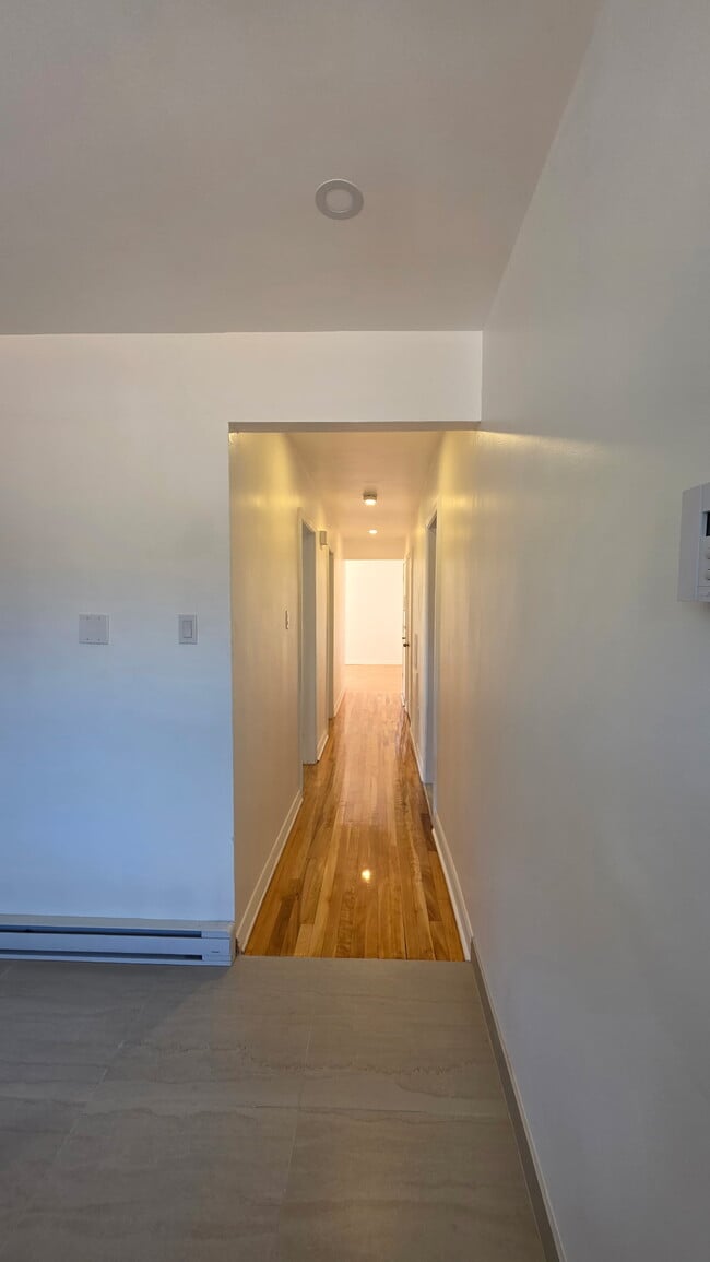 Couloir - 7437 Rue De Côme