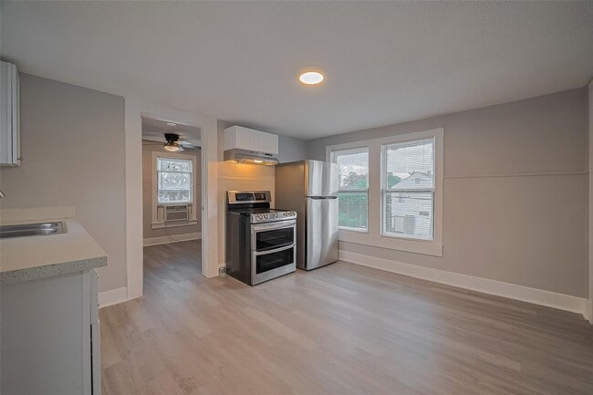 Building Photo - 1401 Collier St