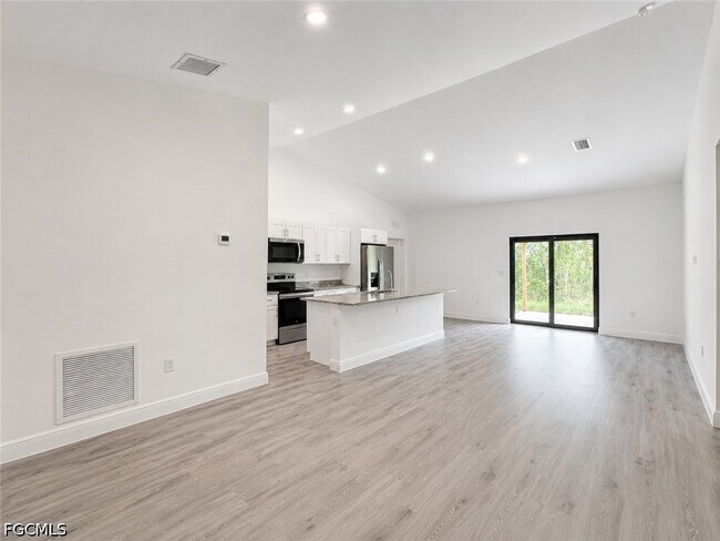 Foto del edificio - 537 Greenbriar Blvd