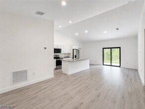 Building Photo - 537 Greenbriar Blvd