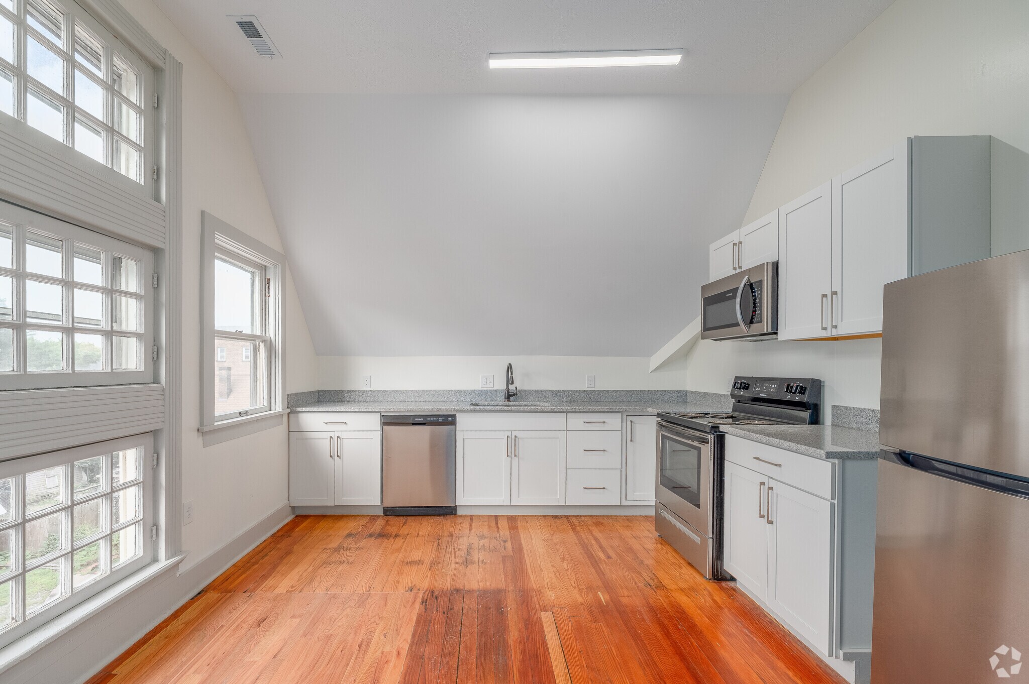 1848 E 89th St Cleveland, OH 44106 – photo 5