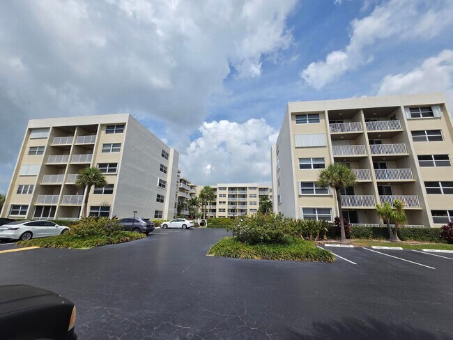 Building Photo - 2929 S Ocean Blvd