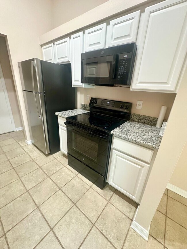 Foto del edificio - Incredible 3 bed 2 bath home in Apopka