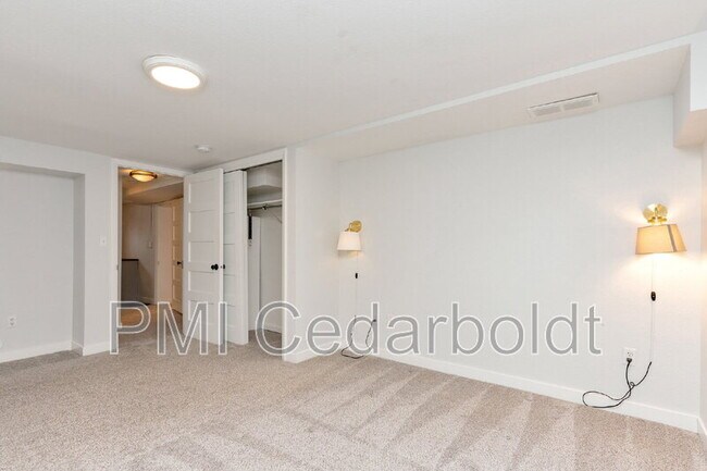 Foto del edificio - 2327 Hudson St