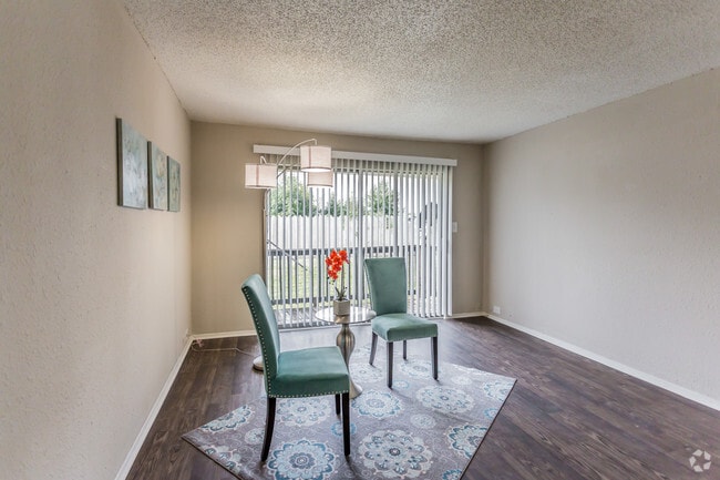 Interior Photo - Emerald Ridge-New