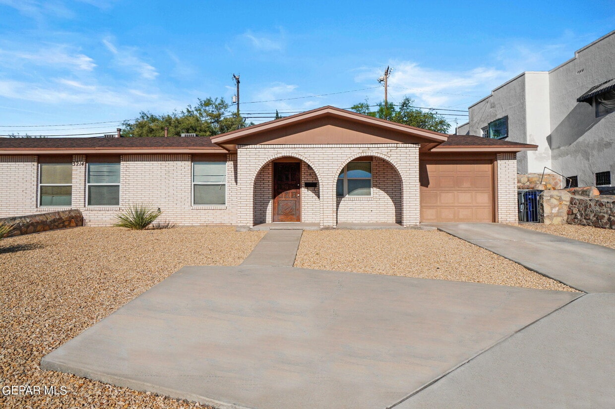 3214 N Stanton St, El Paso, TX 79902 House Rental in El Paso, TX