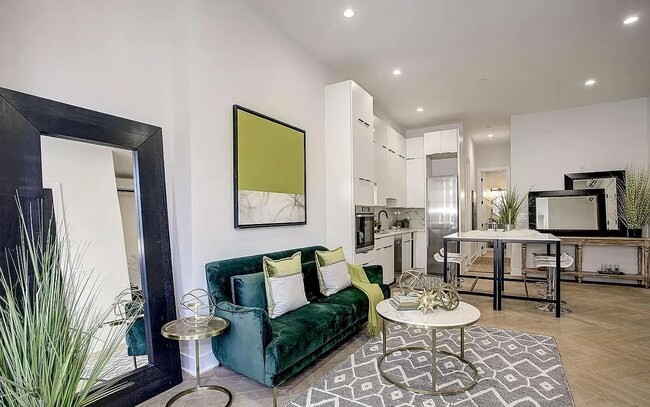 Foto del edificio - Two Bedroom Fully Updated Unit in Logan Circle- Special Offer to Rent!