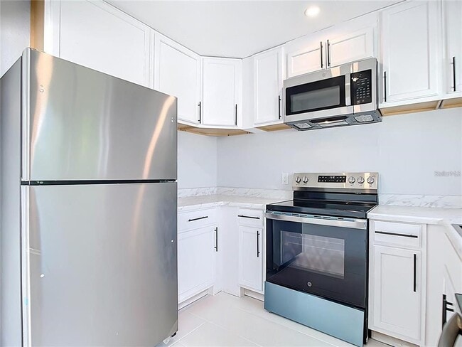 Building Photo - 3095 Pinetree St