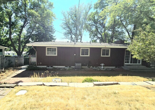 Building Photo - Charming 4-Bedroom Split-Level Home with S...
