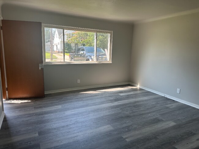 Foto del edificio - 14405 Hale Ave