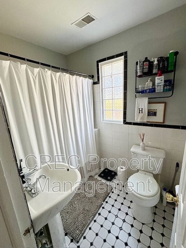 Building Photo - 2211 Ramsay St