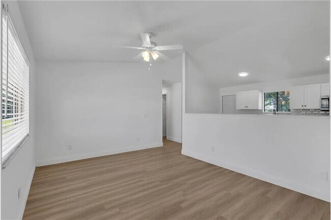 Foto del edificio - 322 Ixora Ave NW