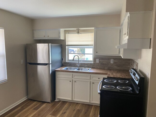 Building Photo - Locke Street Triplex Units