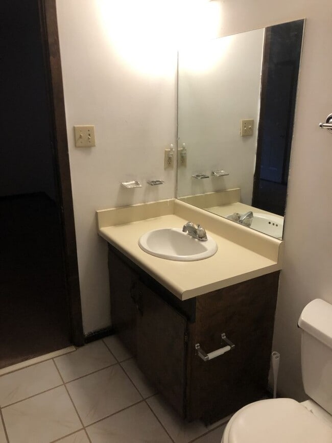 Building Photo - THREE BEDROOM HOME