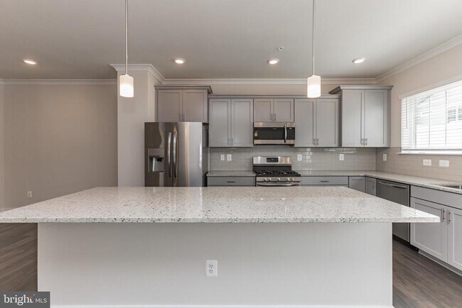 Foto del edificio - 8039 Blue Stream Dr