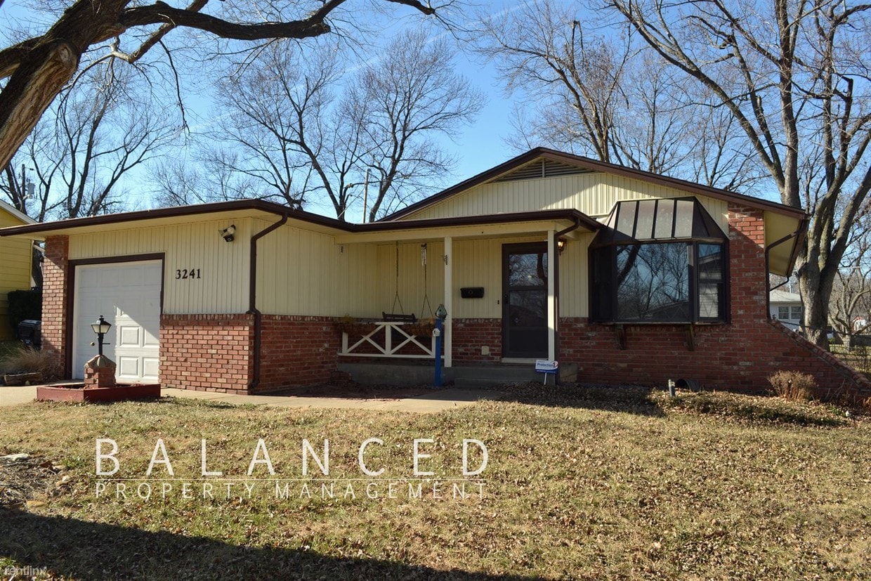3 br, 1 bath House 3241 SW 31st Ter House Rental in Topeka, KS