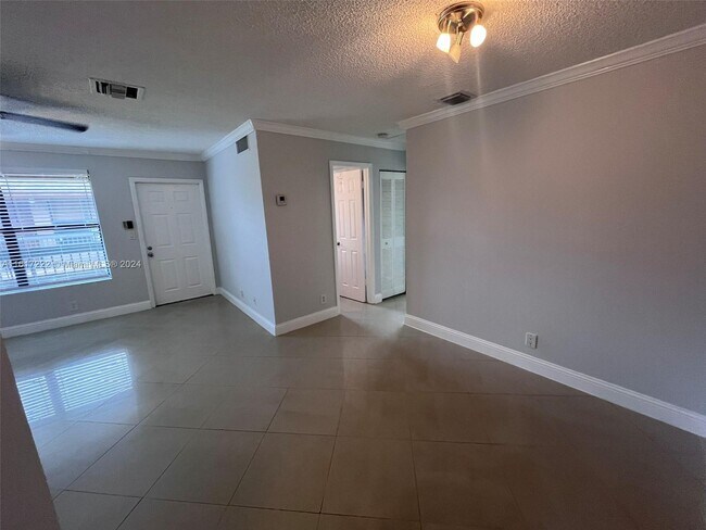 Foto del edificio - 10054 Winding Lake Rd