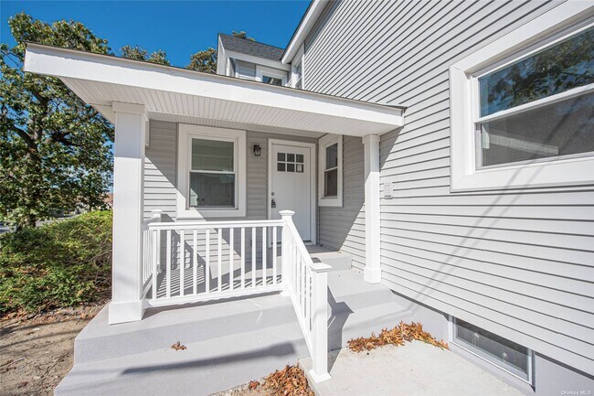 Building Photo - 76 Amity St