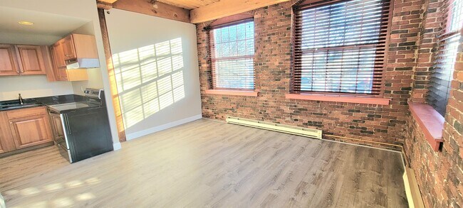 Building Photo - 2 Manchester St