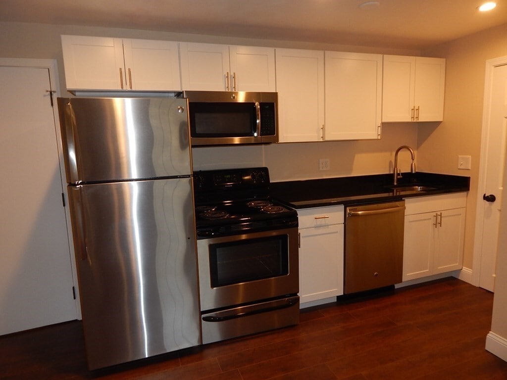1 Old Colony Rd Unit 304, Mansfield, MA 02048 Room for Rent in