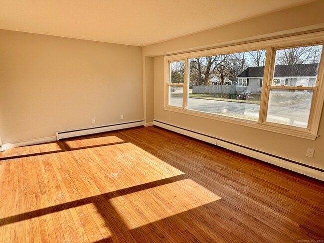 Foto del edificio - 12 Burgess Pl