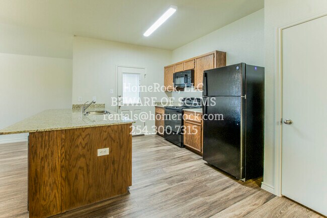 Building Photo - 3106 Stonewall Drive Unit A