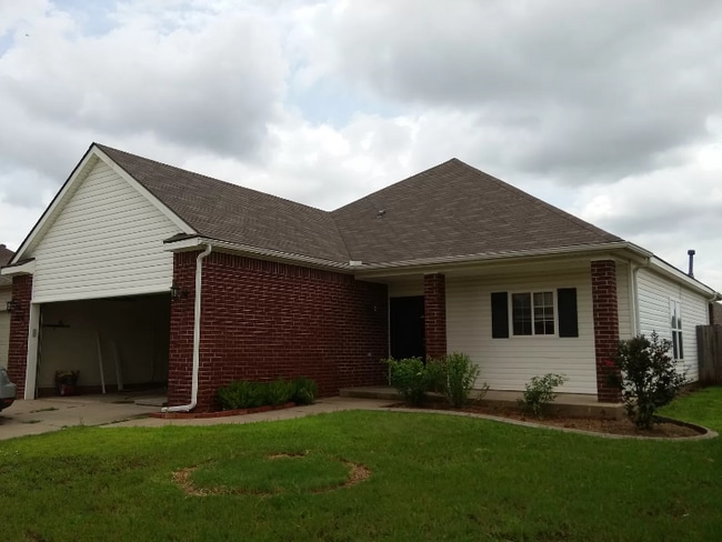 Photo - 5904 SE 69th St (Oklahoma City, OK) House