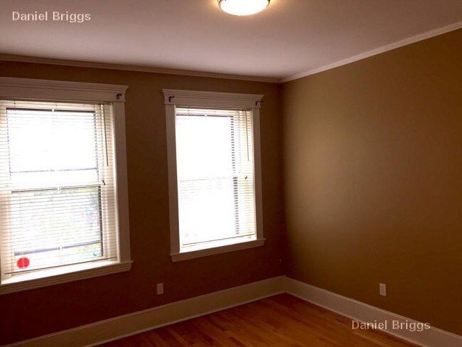 Building Photo - 164 Strathmore Rd