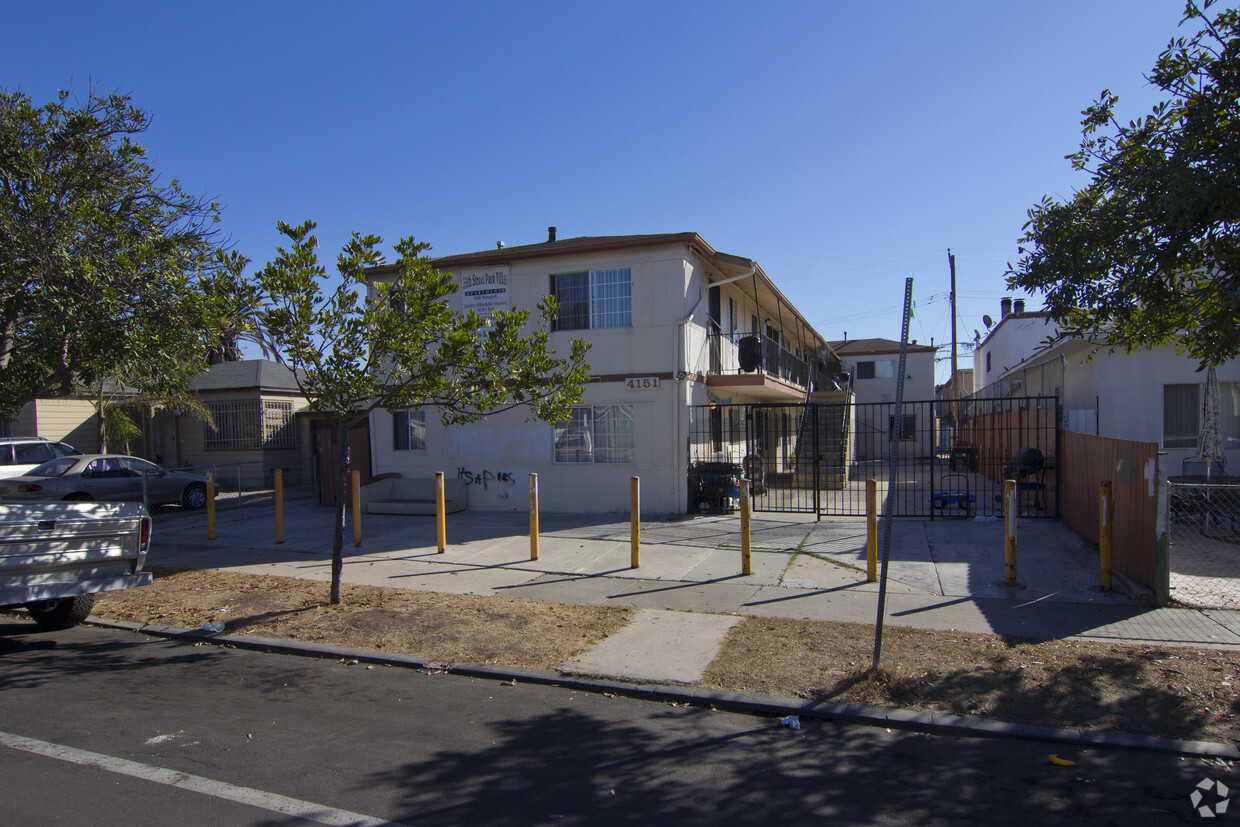 Primary Photo - 35th Street Apartments