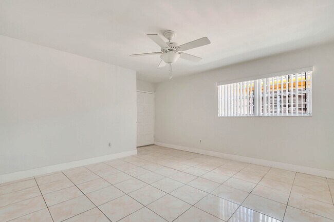 Foto del edificio - 3233 SW 25th St