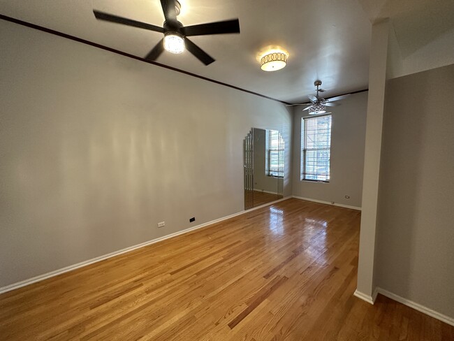 Building Photo - 4837 S Prairie Ave
