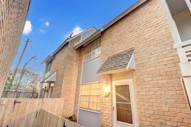 Foto del edificio - 1433 Cedar Post Ln