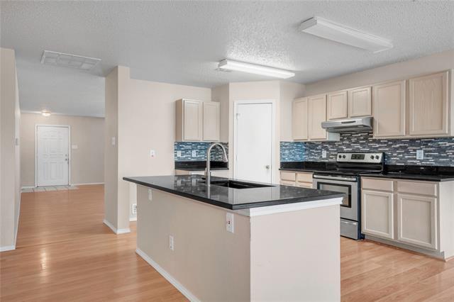 Building Photo - 2207 Bolivar Dr