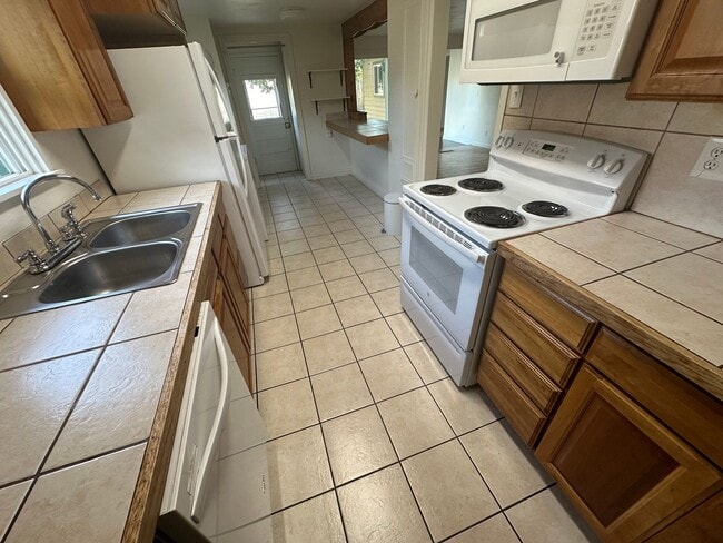 Building Photo - Pre lease 2026 !  Amazing Home near Chauta...